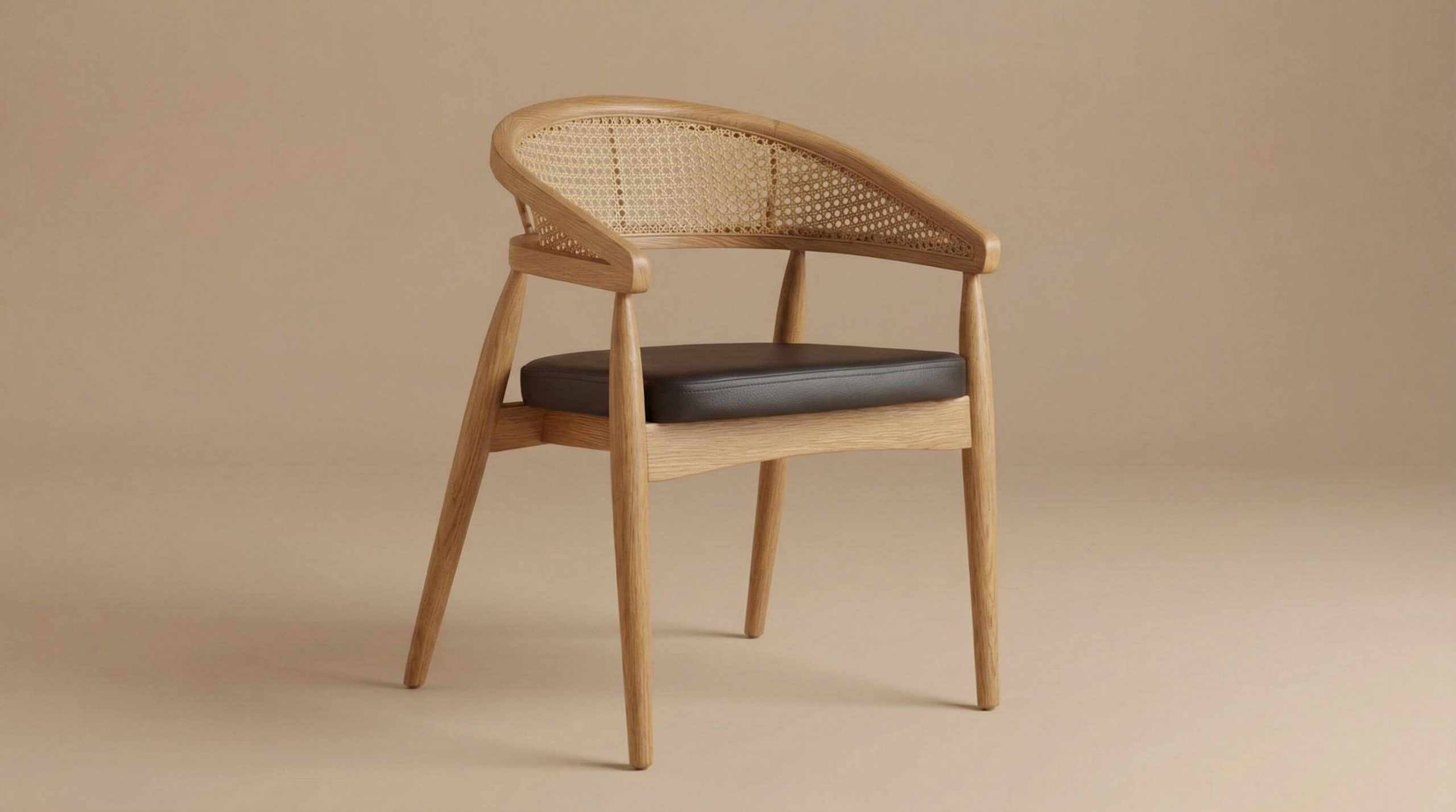 Helle Studioumgebung, die die Designphilosophie hochwertigen Holzstühlen mit natürlicher Eiche und sanftem Licht betont.